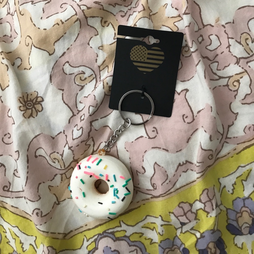 Brandy Melville donut squishy keychain