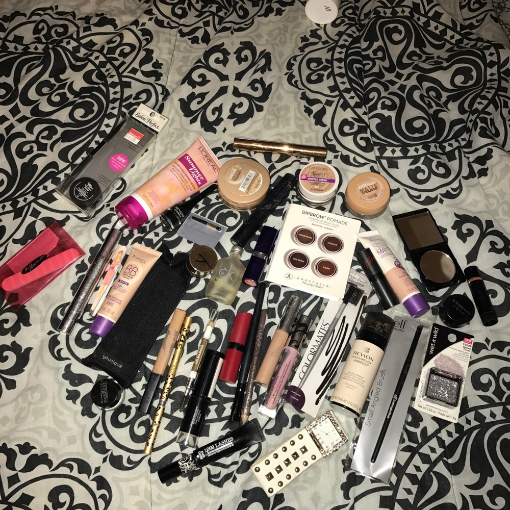 Makeup Bundle - Picture 2 of 2