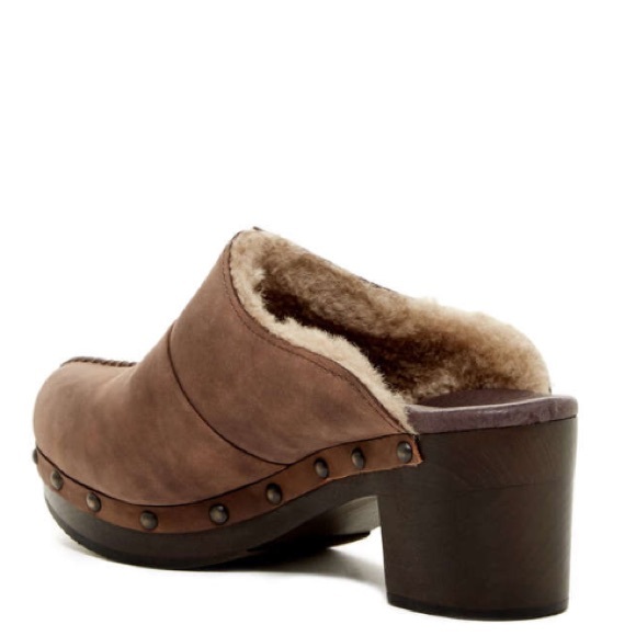 UGG Clogs Size 6 - Picture 2 of 4