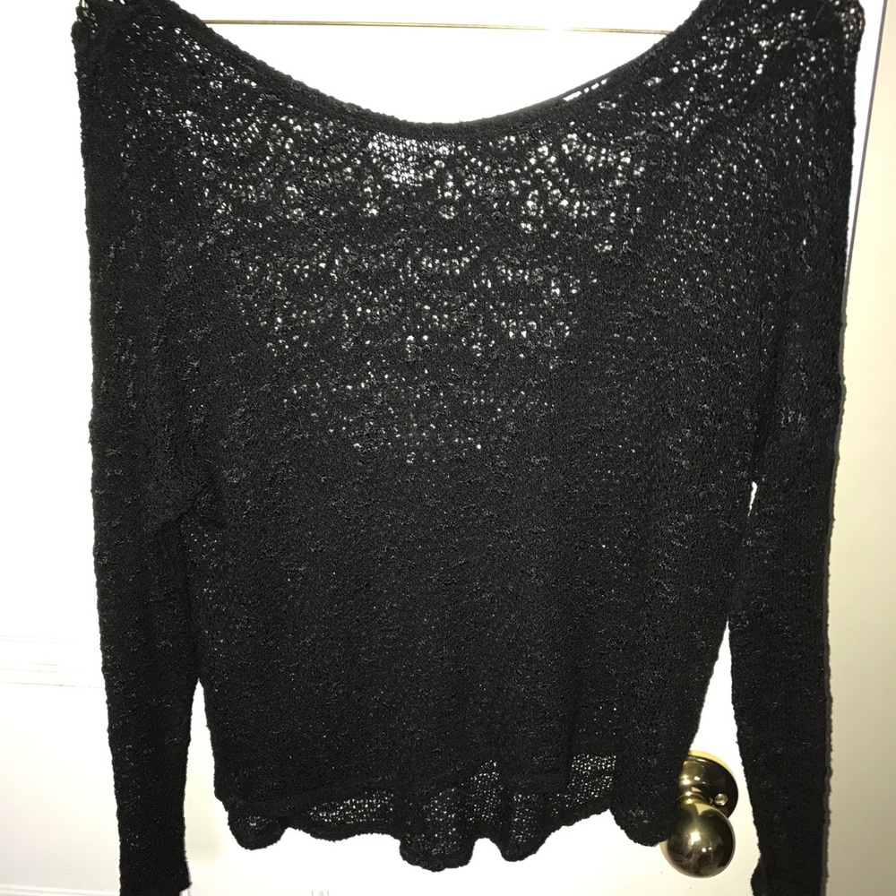 delia's black sweater