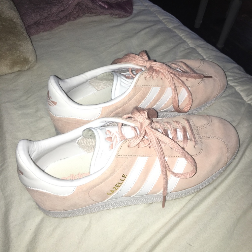 Adidas Gazelle tennis shoes