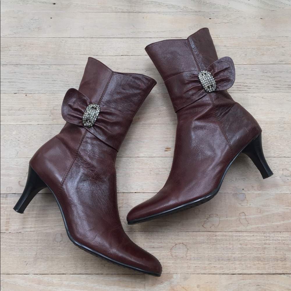 Cute jeweled bow heeled boots!