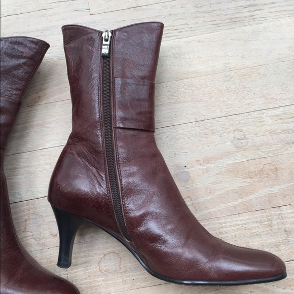 Cute jeweled bow heeled boots! - Picture 4 of 7