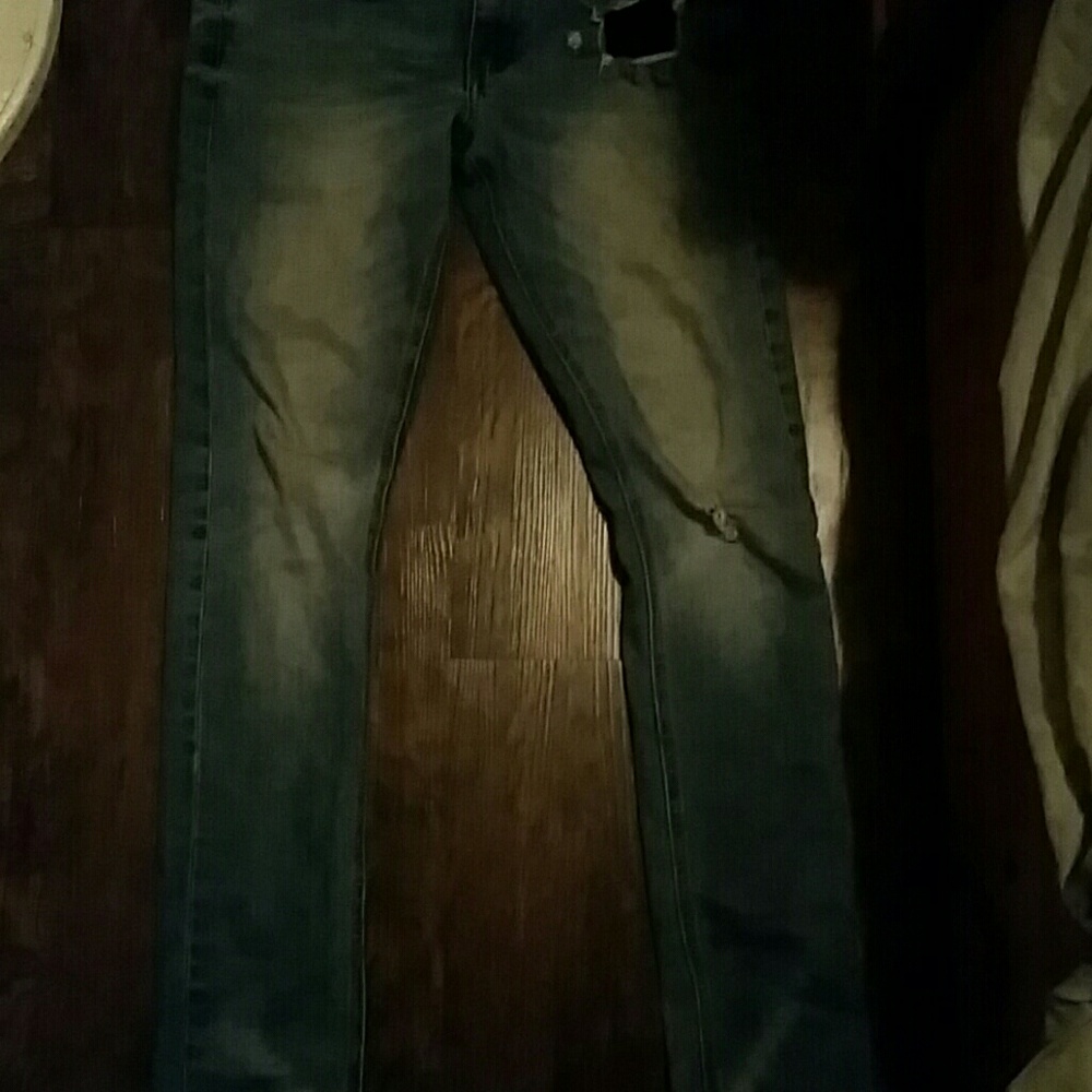 Men's distressed jeans