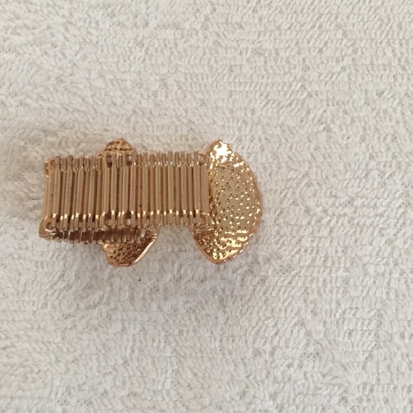 Lilly Pulitzer gold bow ring - Picture 2 of 3