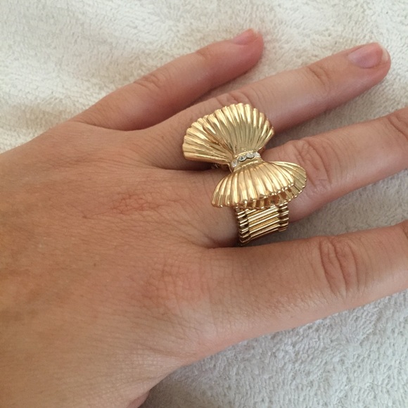 Lilly Pulitzer gold bow ring - Picture 3 of 3