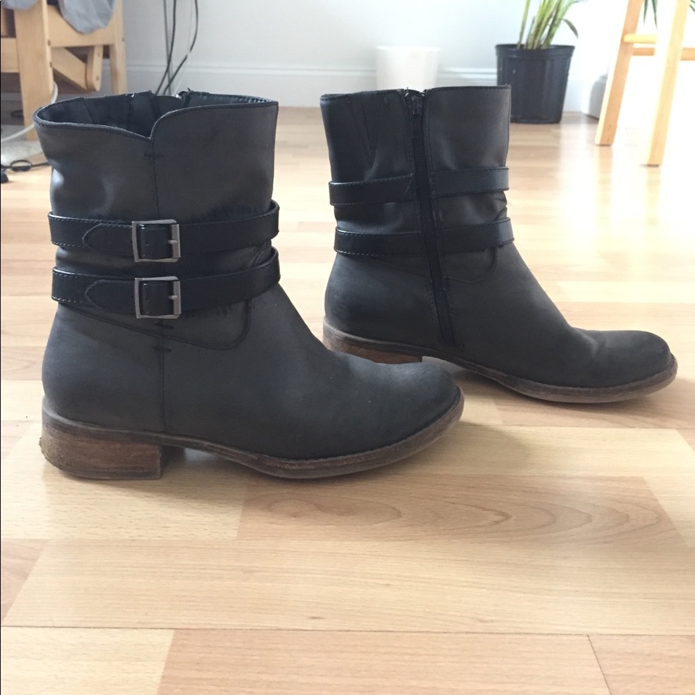 Bass boots