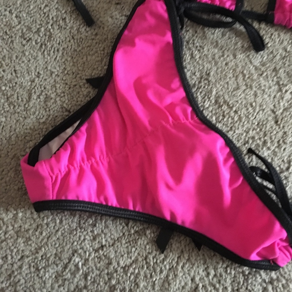 Bikini - Picture 2 of 2