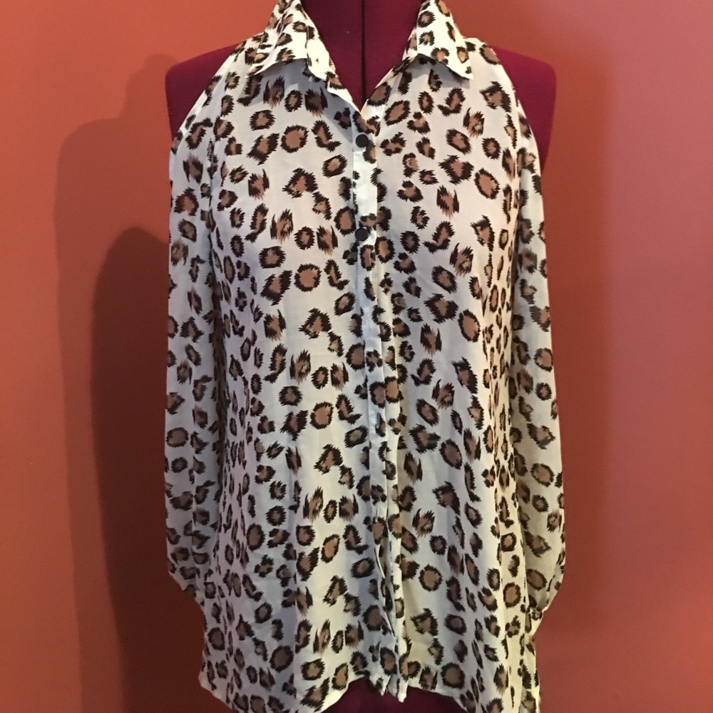 Cold shoulder shirt ****  part of 5 for $20******