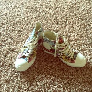 High heeled high-top floral print converse