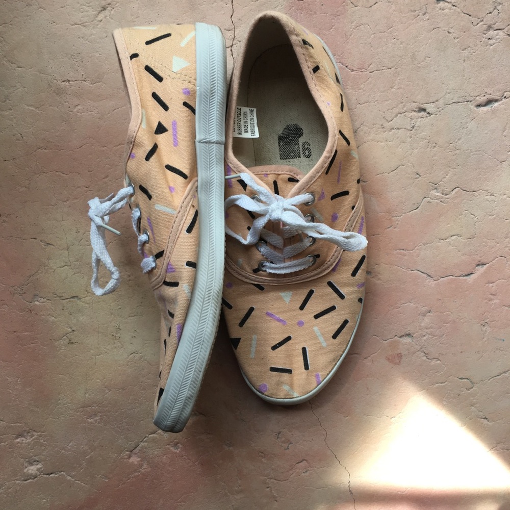 Urban Outfitters Geo Canvas Shoes - Picture 3 of 5