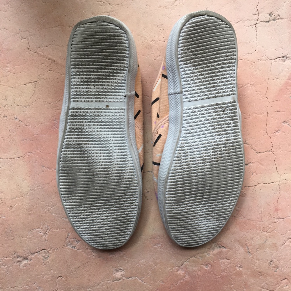 Urban Outfitters Geo Canvas Shoes - Picture 4 of 5