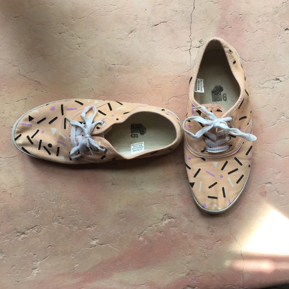 Urban Outfitters Geo Canvas Shoes - Picture 2 of 5