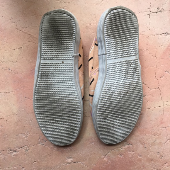 Urban Outfitters Geo Canvas Shoes - Picture 4 of 5