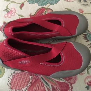 Keen women's slip on shoes