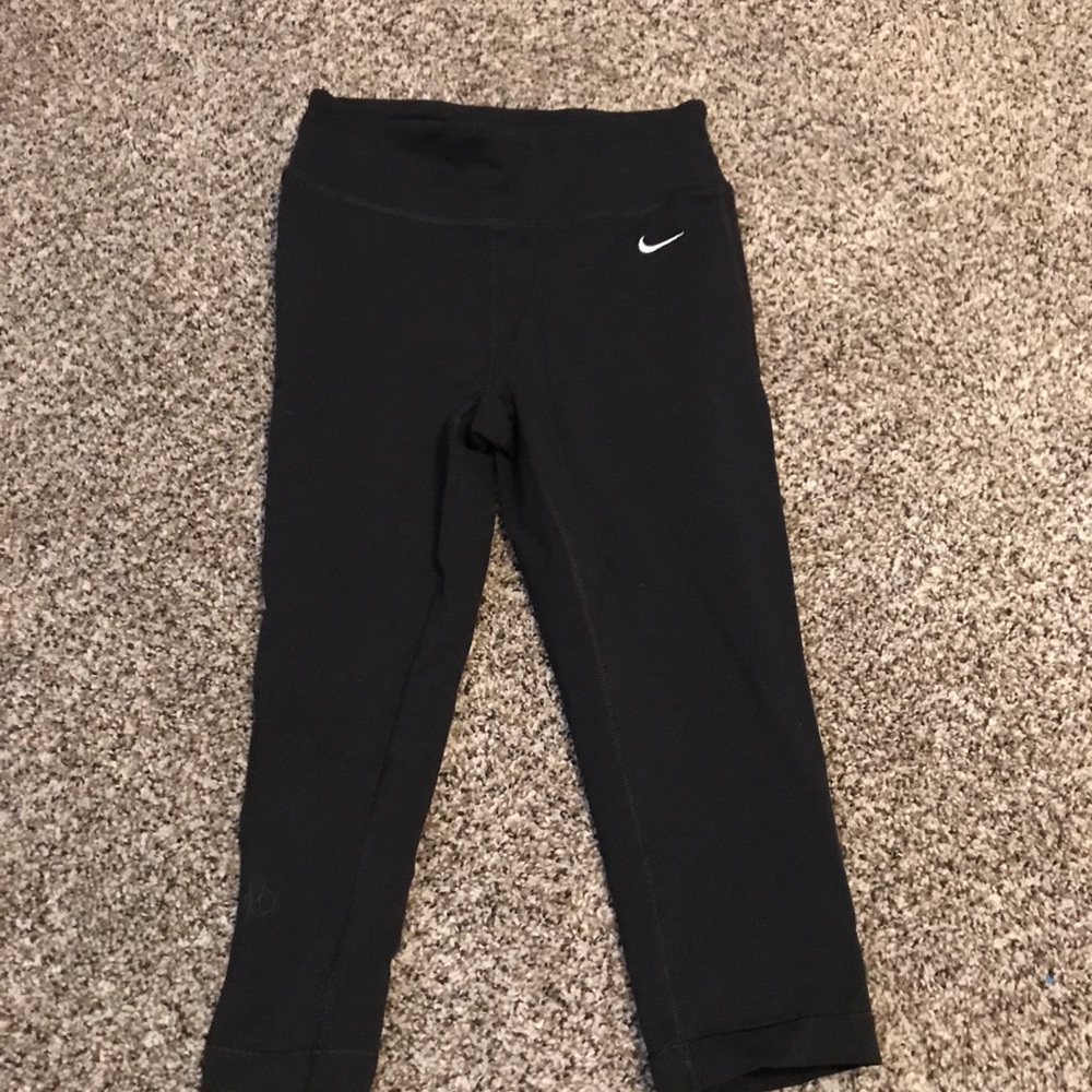 nike dri fit capri leggings