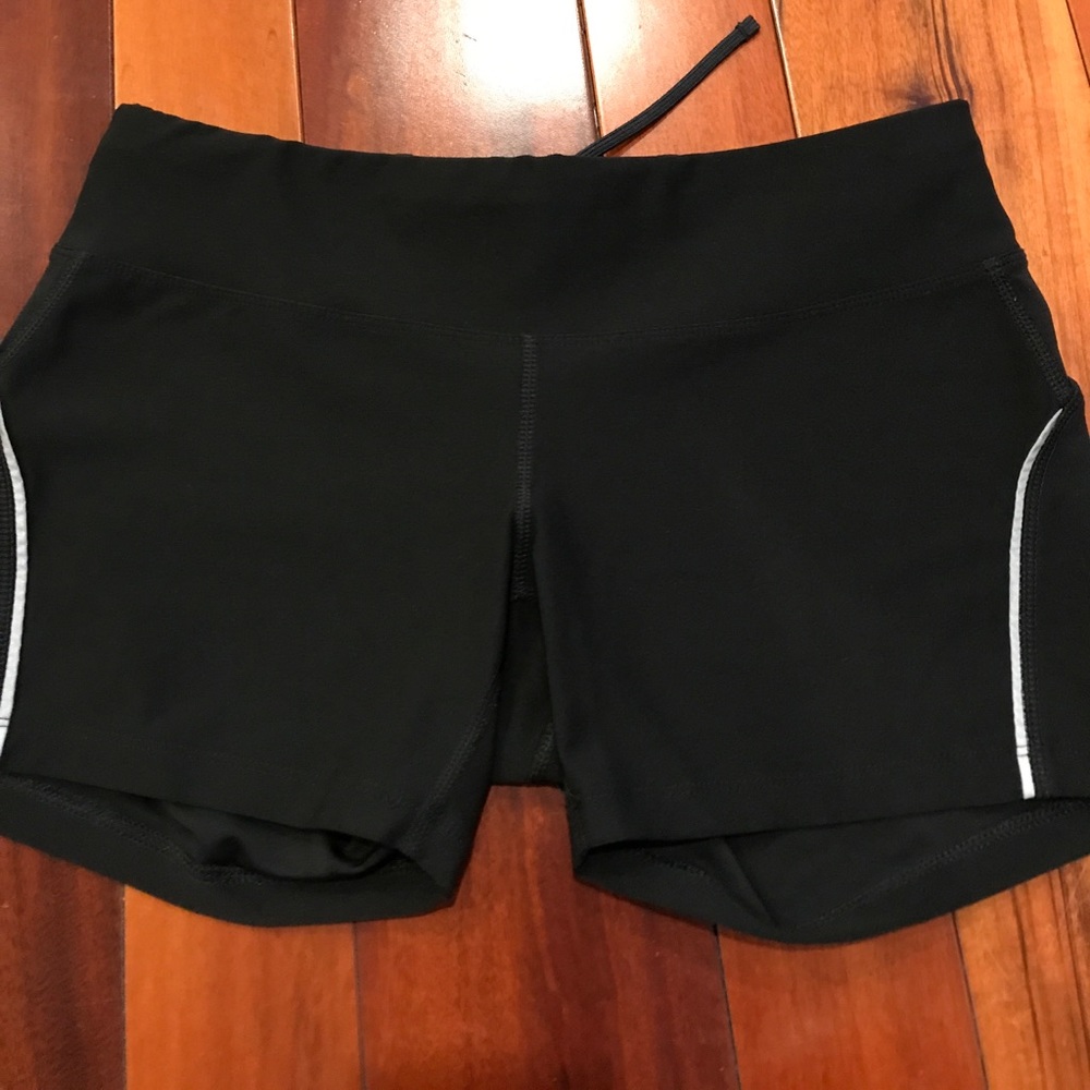 Lucy shorts size small