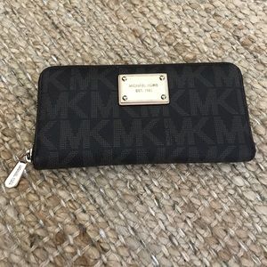 Michael Kors Wallet ✨