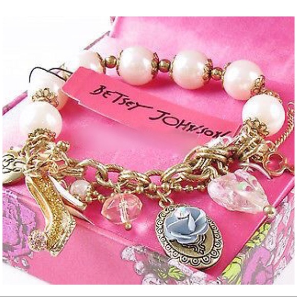 Betsey Johnson Jewelry - Betsey Johnson Half Pearl Shoe Charm Bracelet NWT