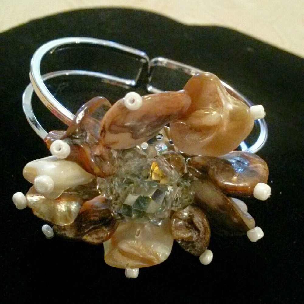 Shell, Crystal and bead Bracelet