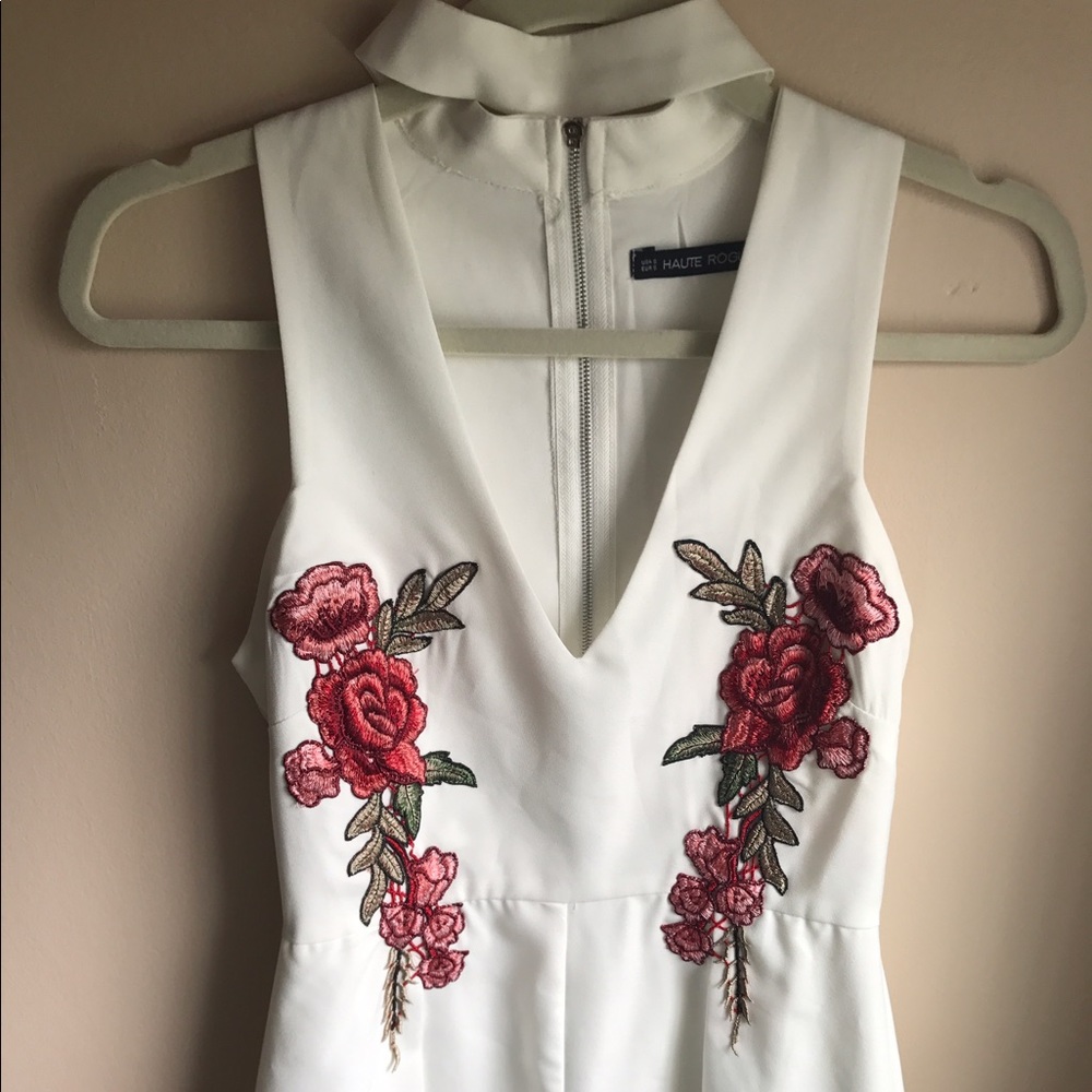 White rose embroidered romper with choker