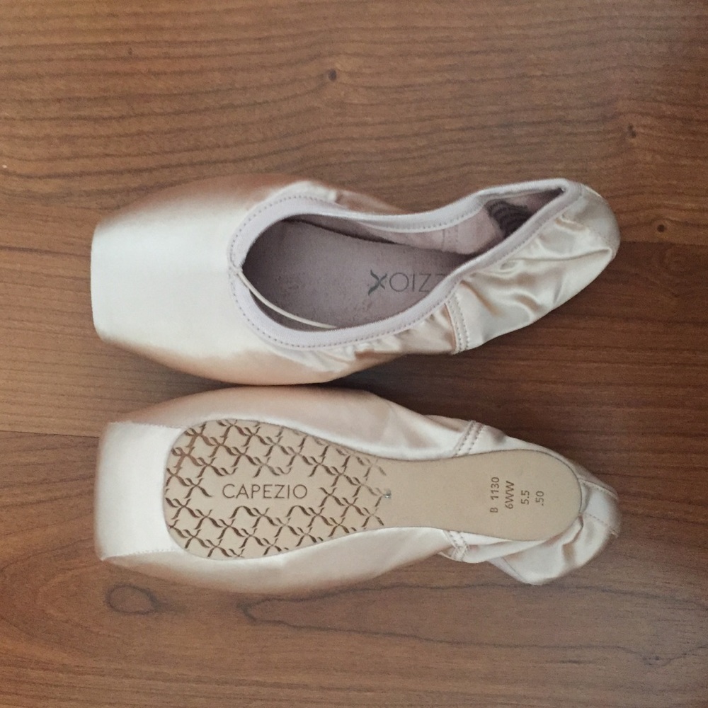Capezio Airess Broad Toe Pointe Shoes