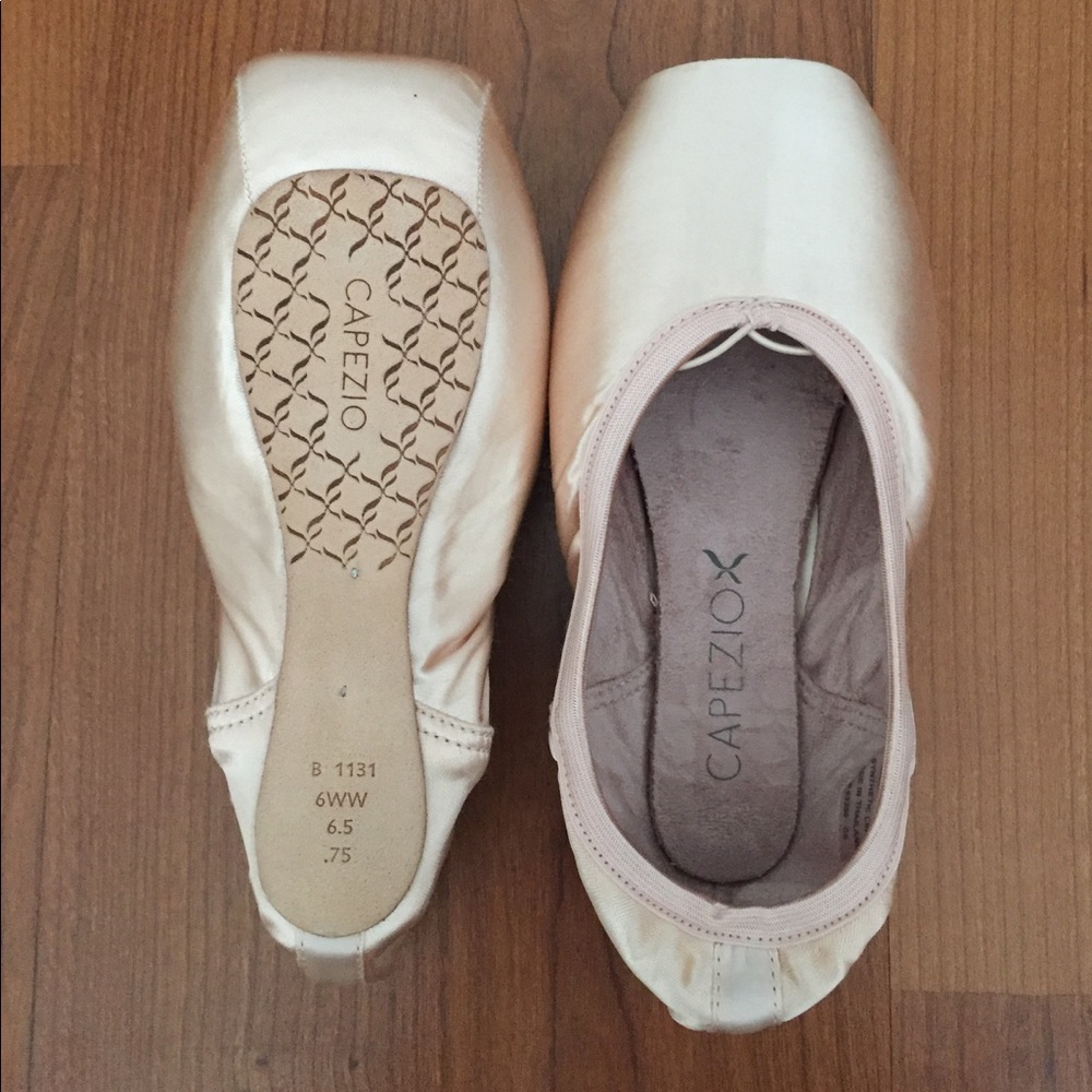 Capezio Airess Broad Toe Pointe Shoes