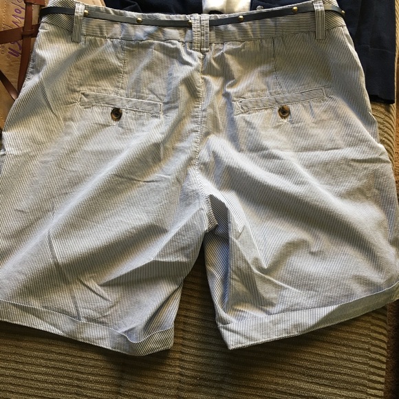 White & Navy Blue Stripe Seersucker - Picture 2 of 5