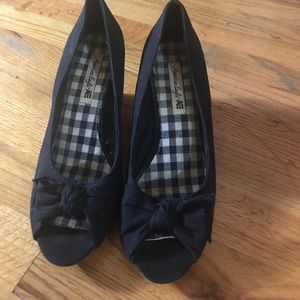 AMERICAN EAGLE Black Wedges