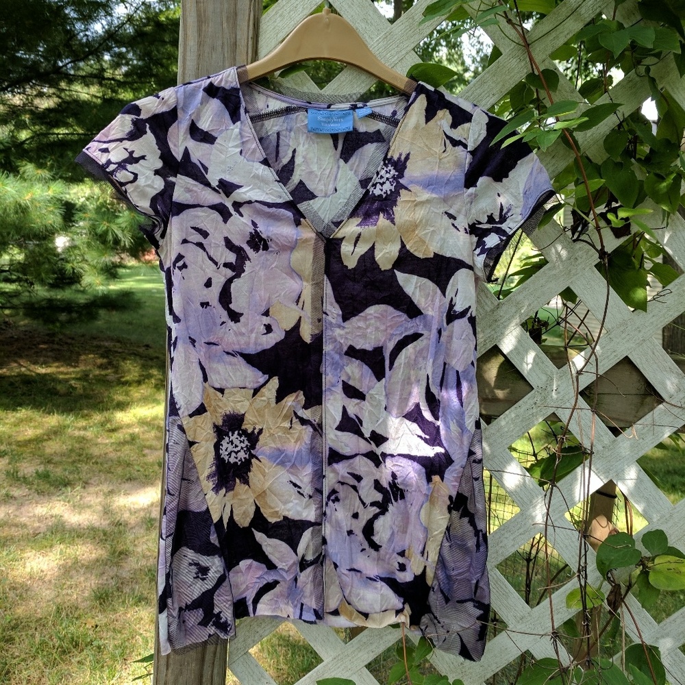 Vera Wang dressy tee