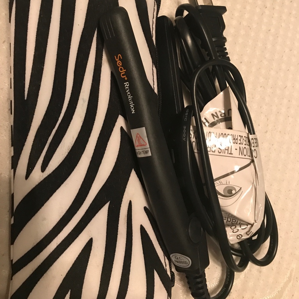 Mini/travel sized flat iron