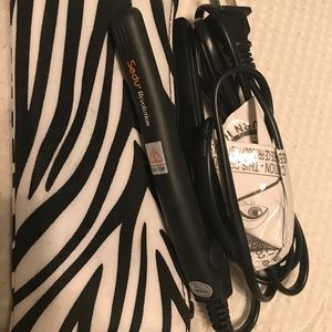 Mini/travel sized flat iron