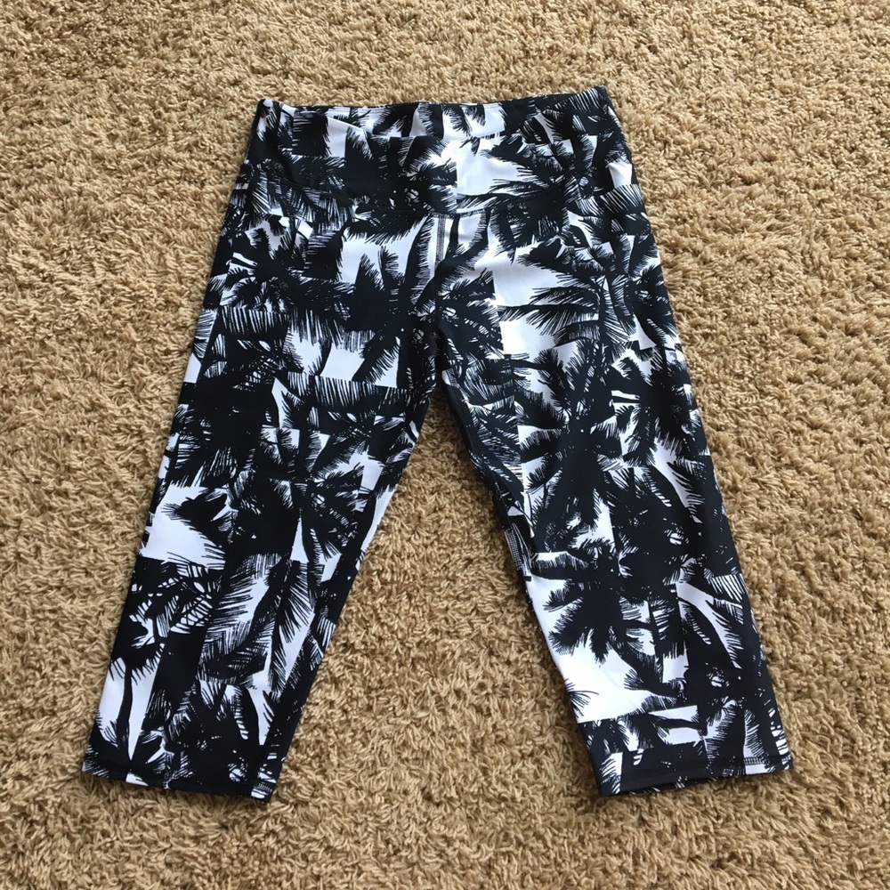 NWOT palm tree fabletics cropped leggings