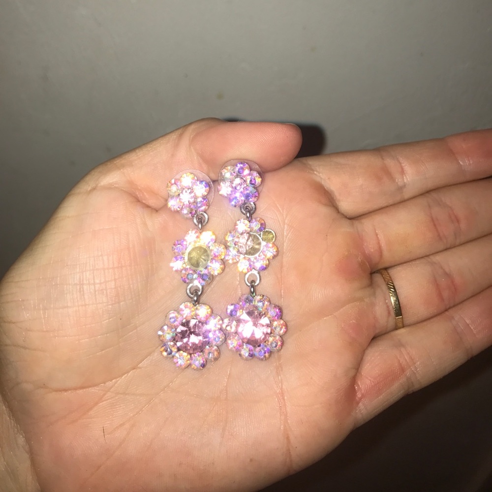 Earring. Pink flowery.