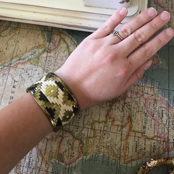 Aztec Pattern Gold Cuff - Picture 4 of 4