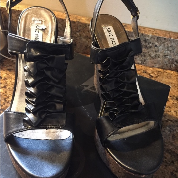 Black Steve Madden wedge - Picture 2 of 5