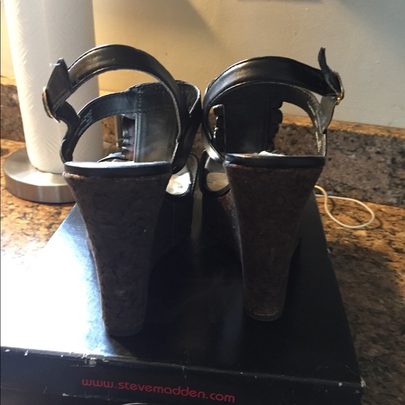 Black Steve Madden wedge - Picture 3 of 5