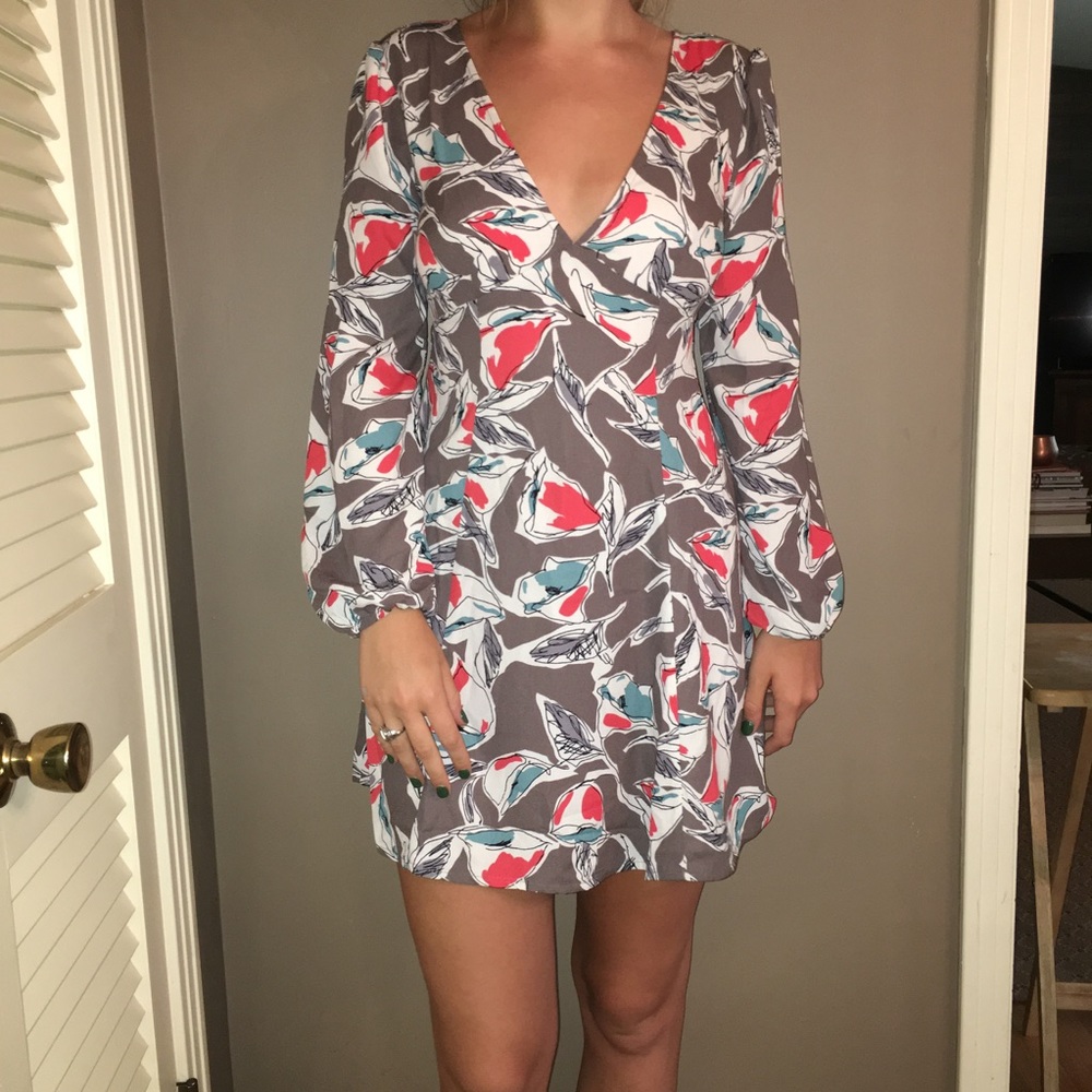 Floral long-sleeved dress with open back