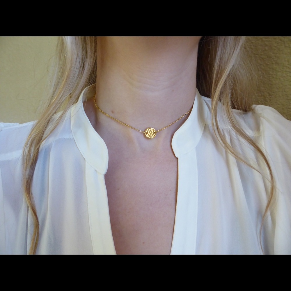 Gold pendant necklace