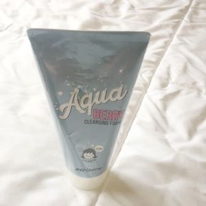 Peripera Aqua Berry pore care cleansing foam