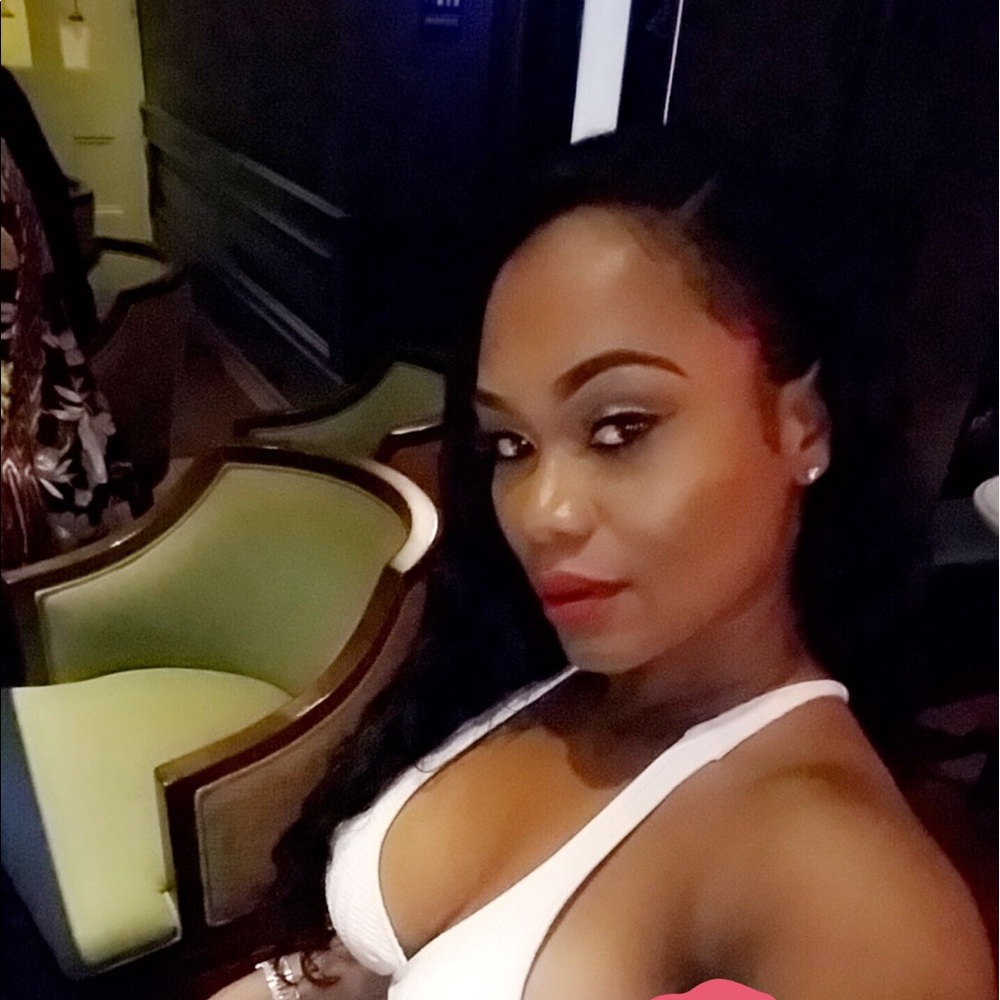 Meet your Posher, Larekia