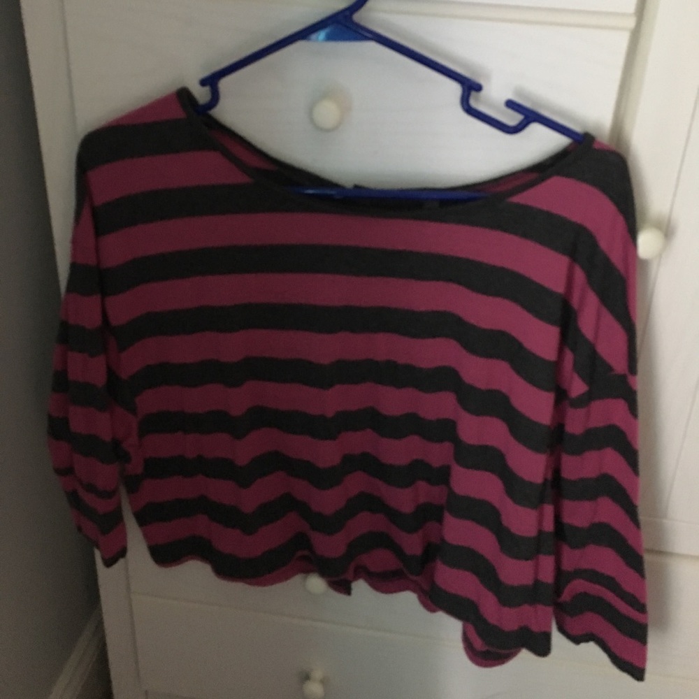 Striped quarter length flowy top