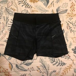 Lululemon shorts with pockets