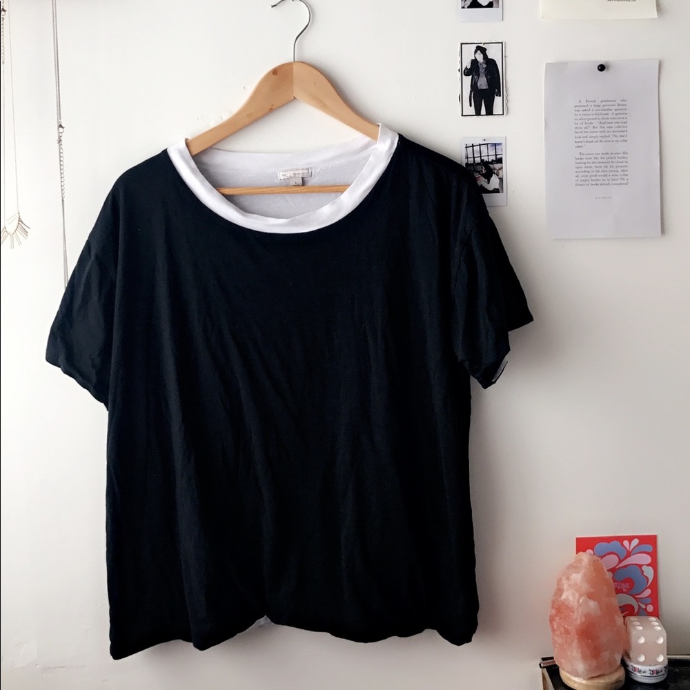 Gap Black T-Shirt with White Collar