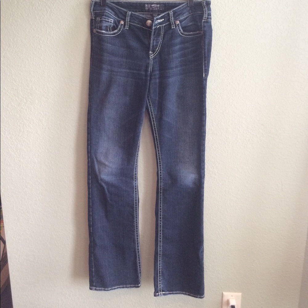Silver jeans. Size 30x33. Dark wash.