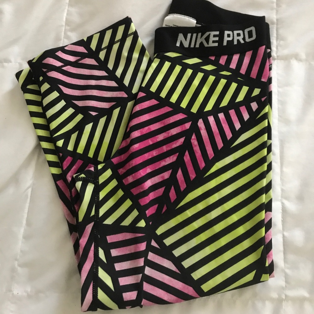 Nike Pro Dri-Fit Capri Pants