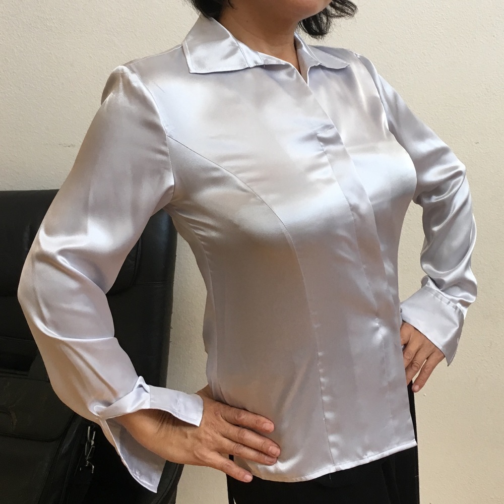 JONES NEW YORK silver blouse!