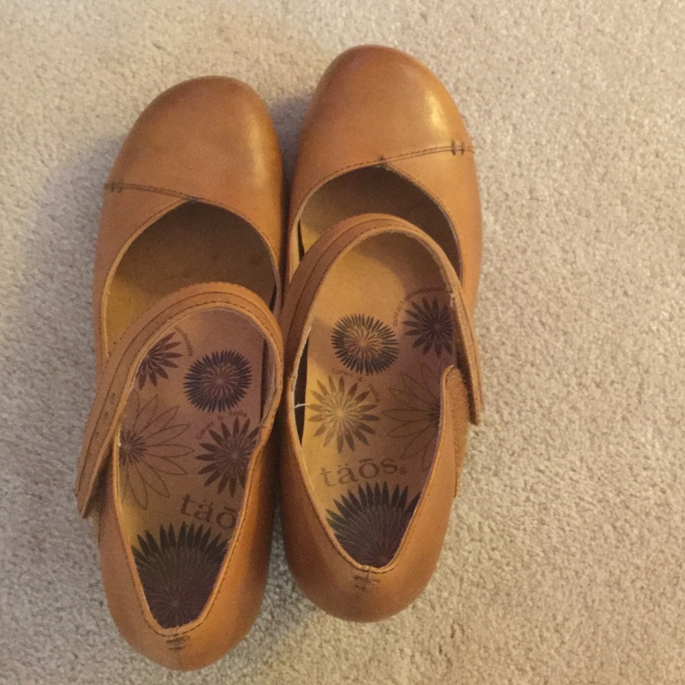 Taos leather shoes