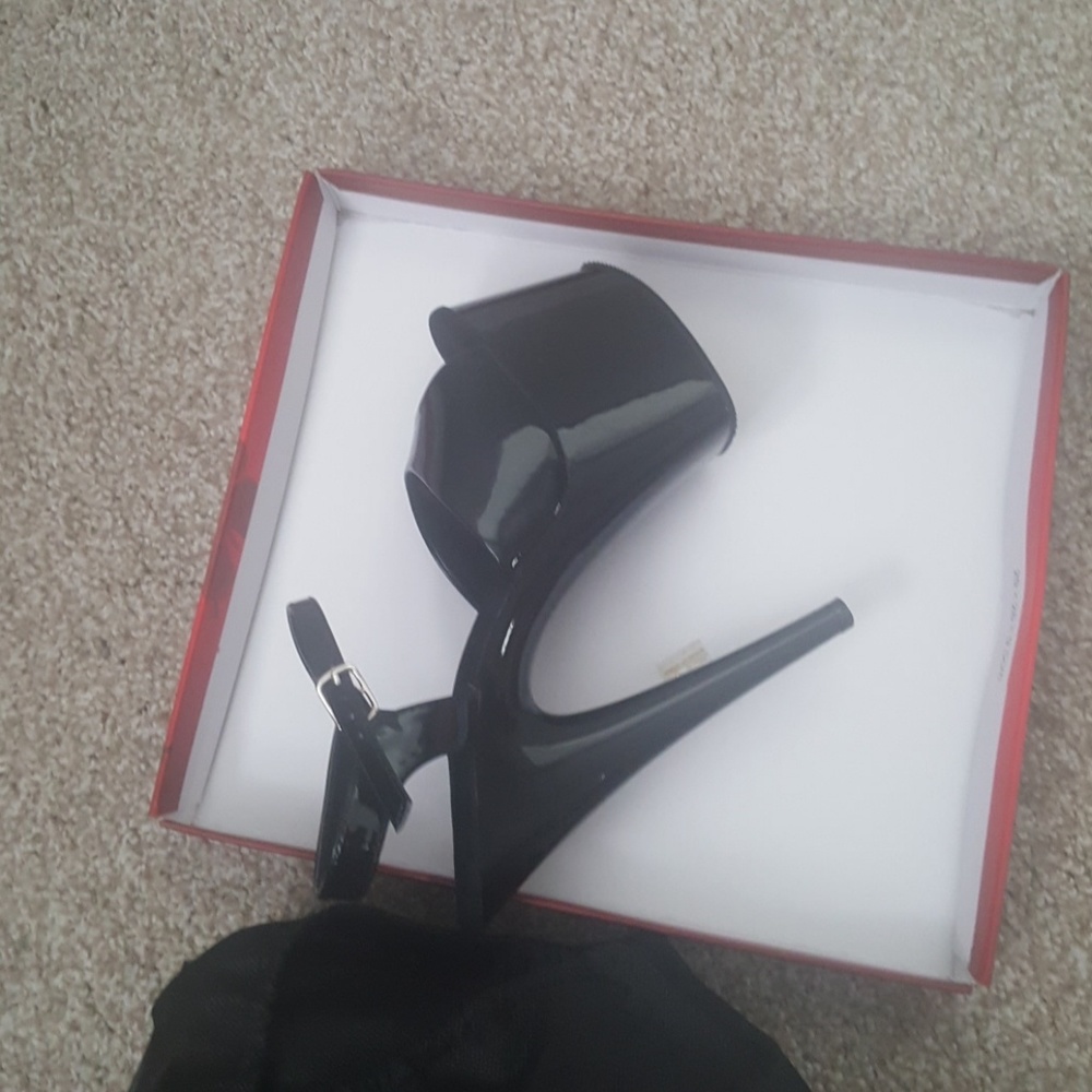 Exotic dancing shoe