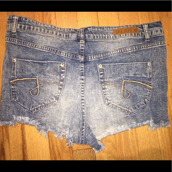 High wasted distressed denim shorts - Picture 4 of 4